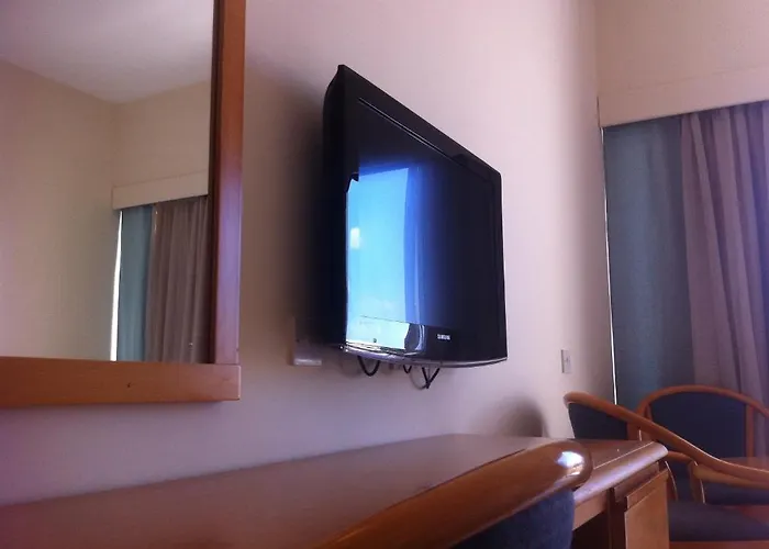 Отель Avanti Пафос